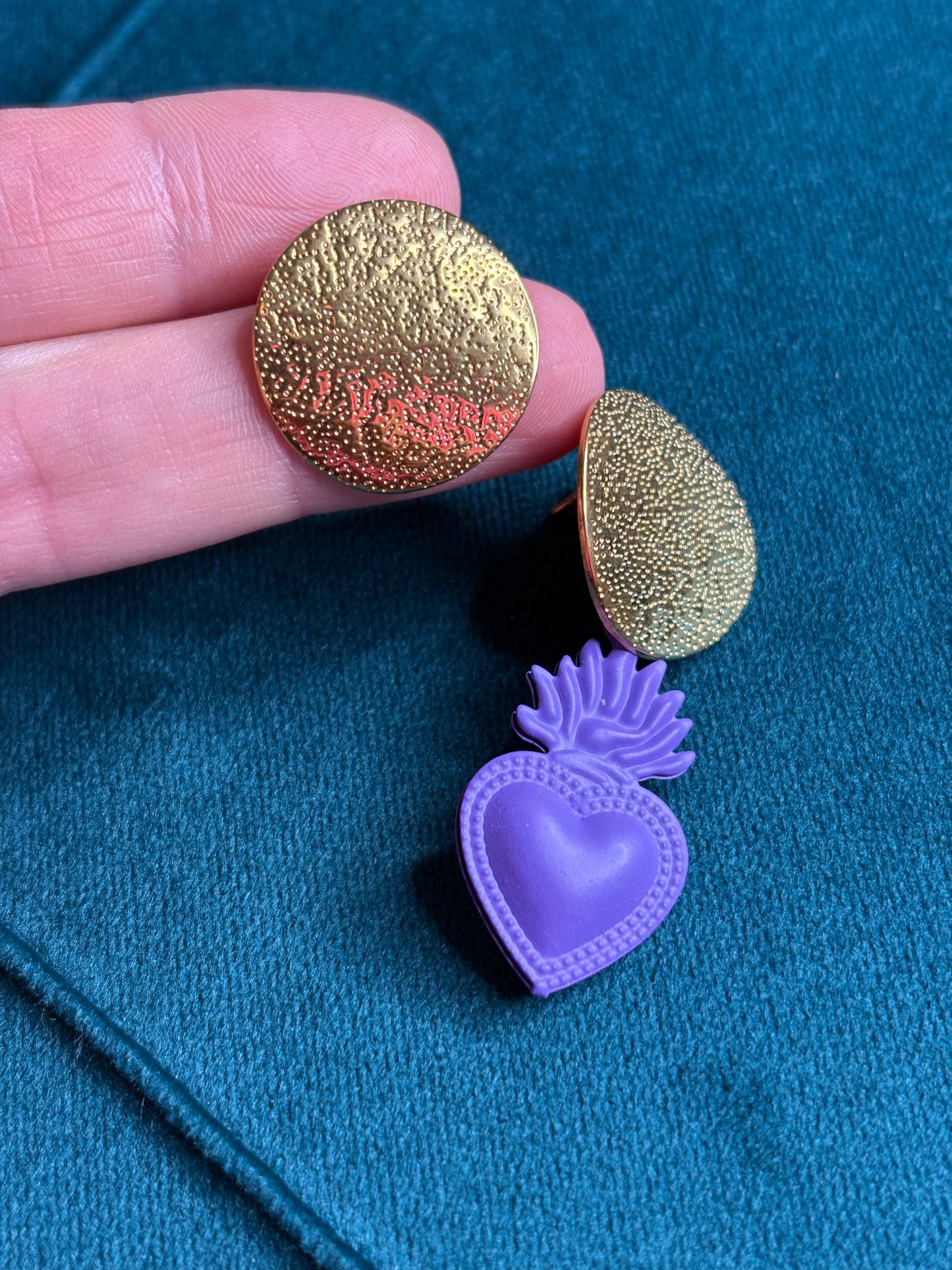 Orecchini cuore sacro viola