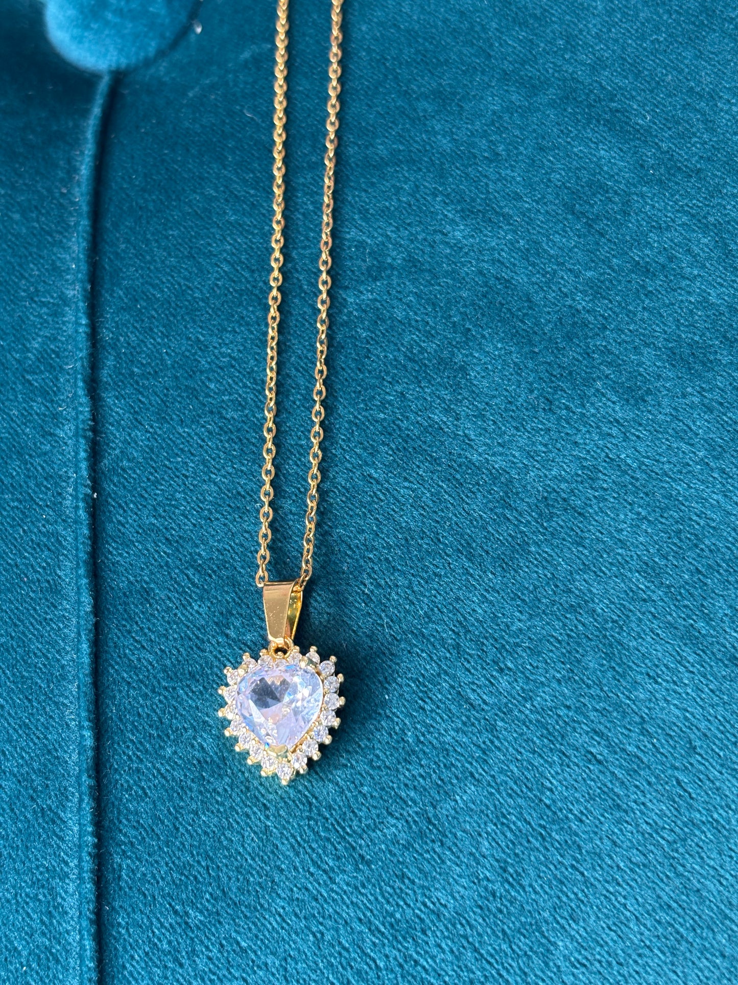 Collana media lunghezza cuore luminoso
