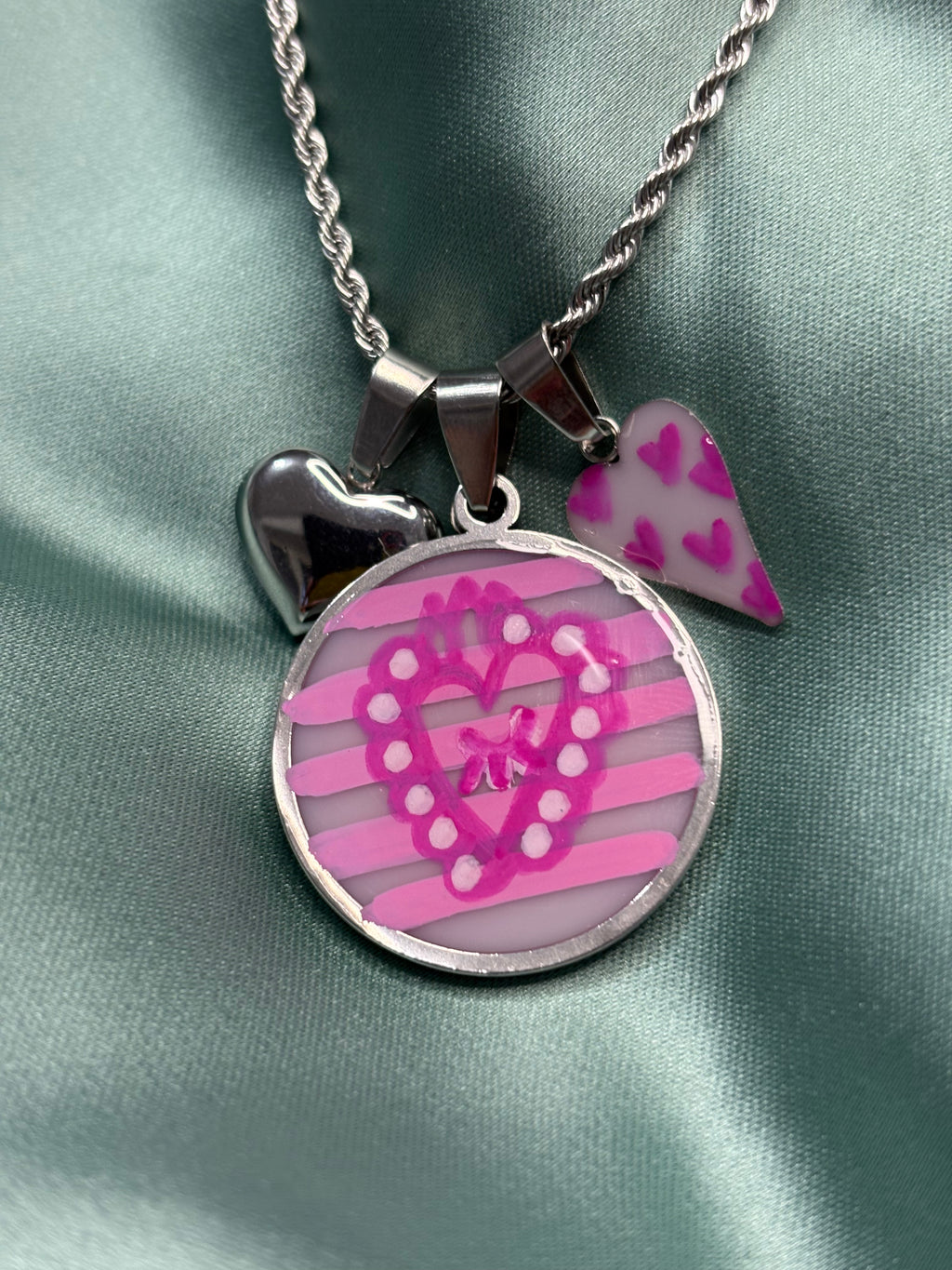 Medaglia tonda cuore sacro rosa • argento
