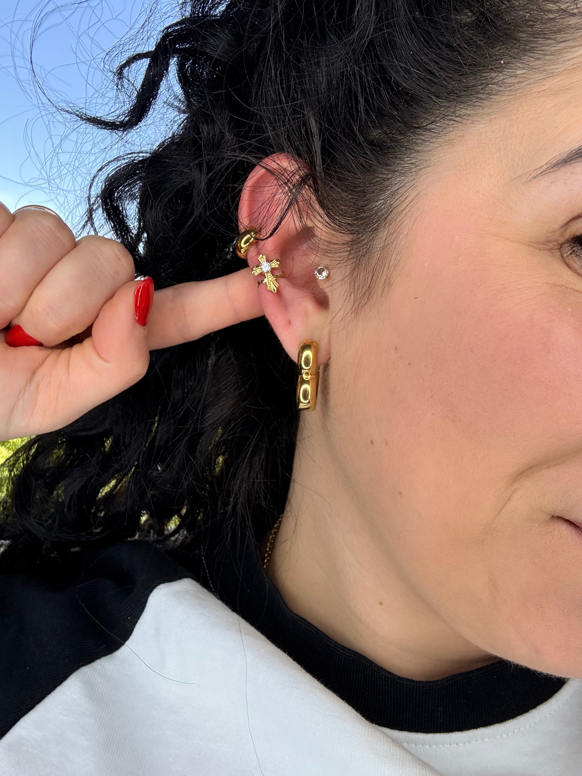 Ear cuff