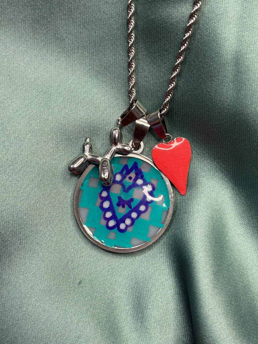 Medaglia tonda cuore sacro viola • argento