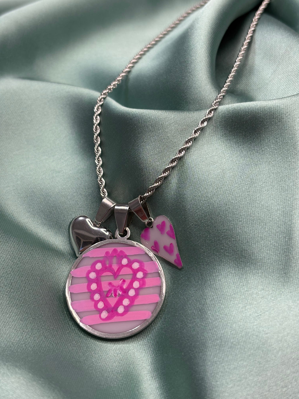 Medaglia tonda cuore sacro rosa • argento