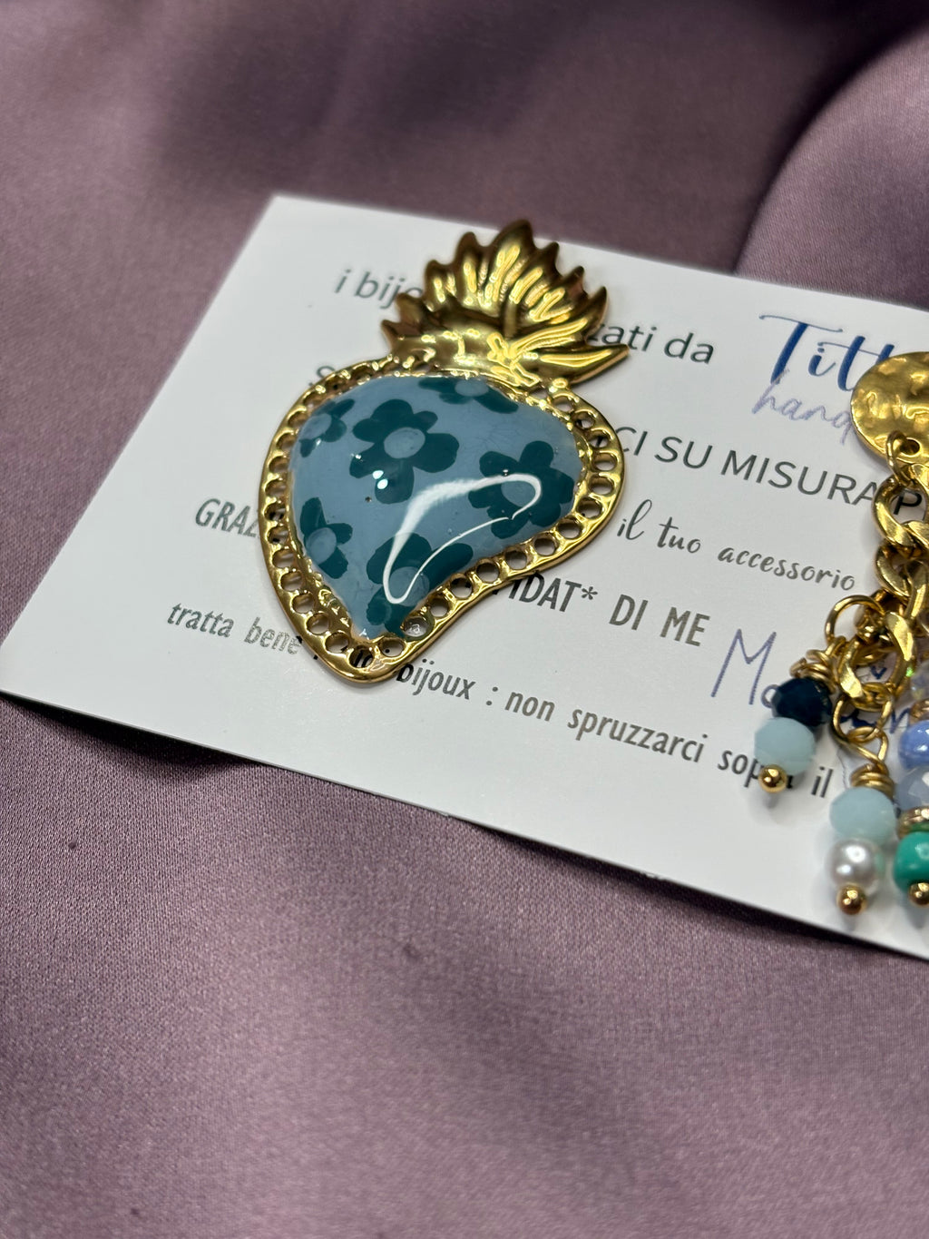 Cuore sacro fiori polvere