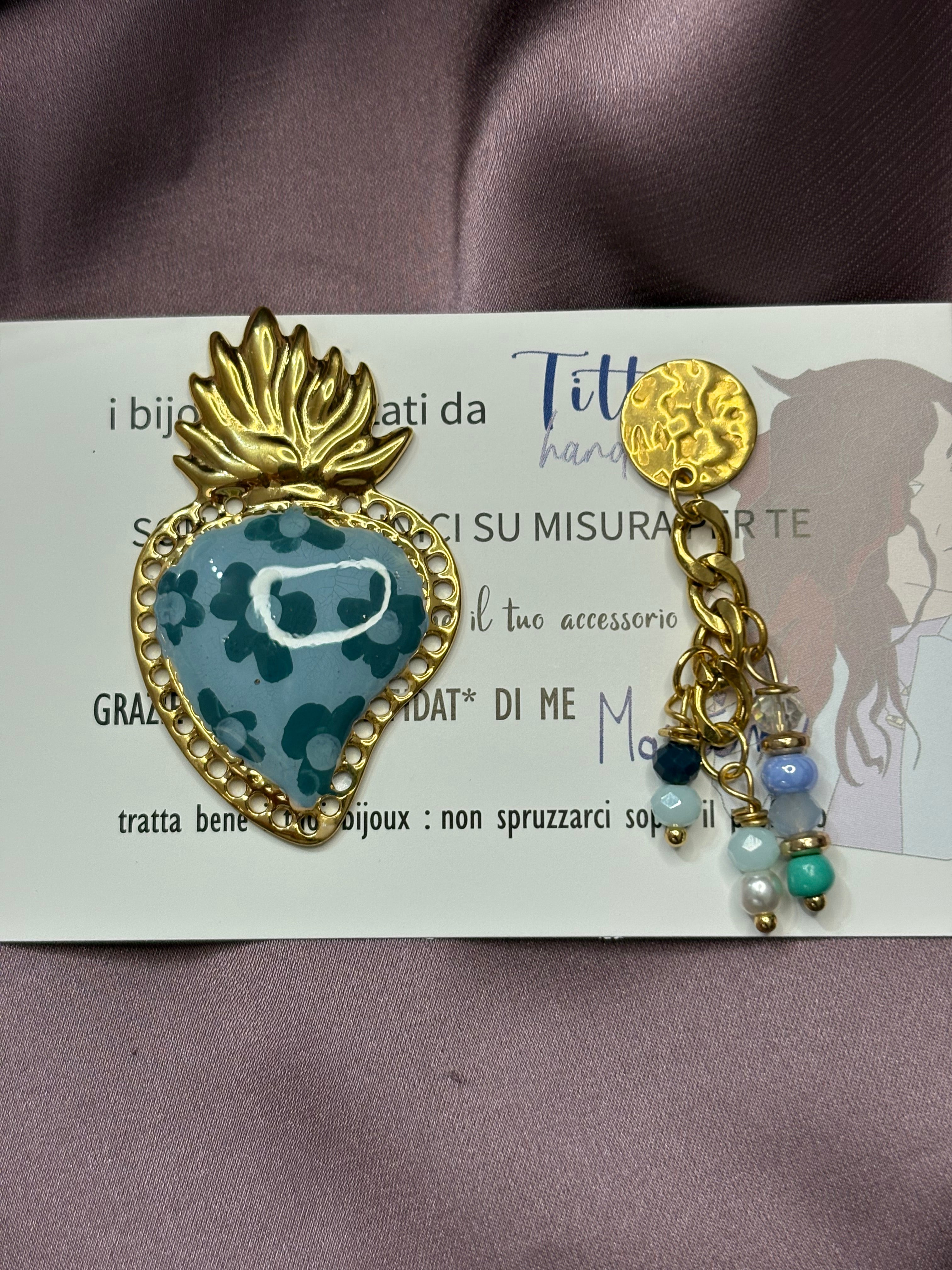 Cuore sacro fiori polvere