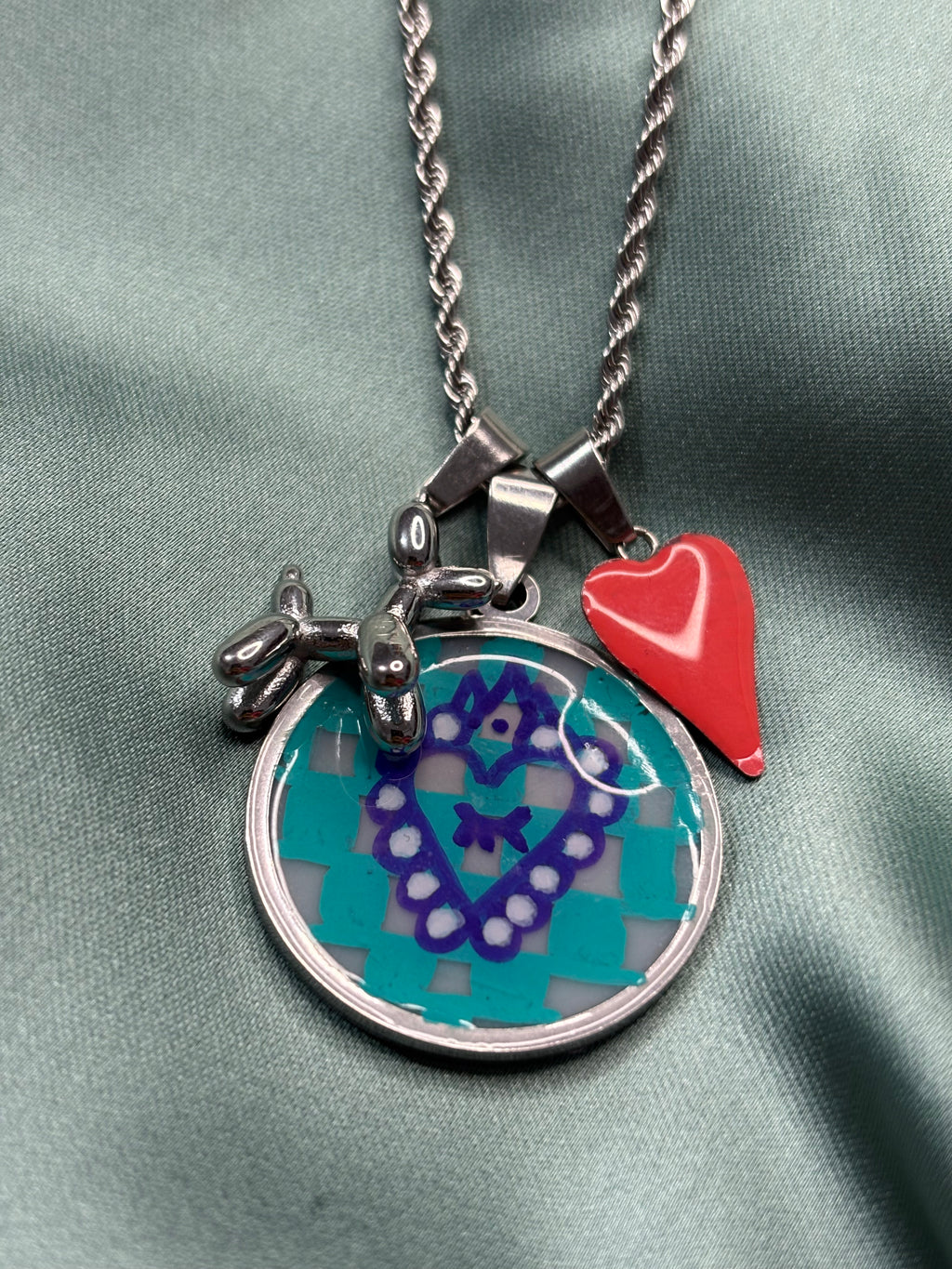 Medaglia tonda cuore sacro viola • argento