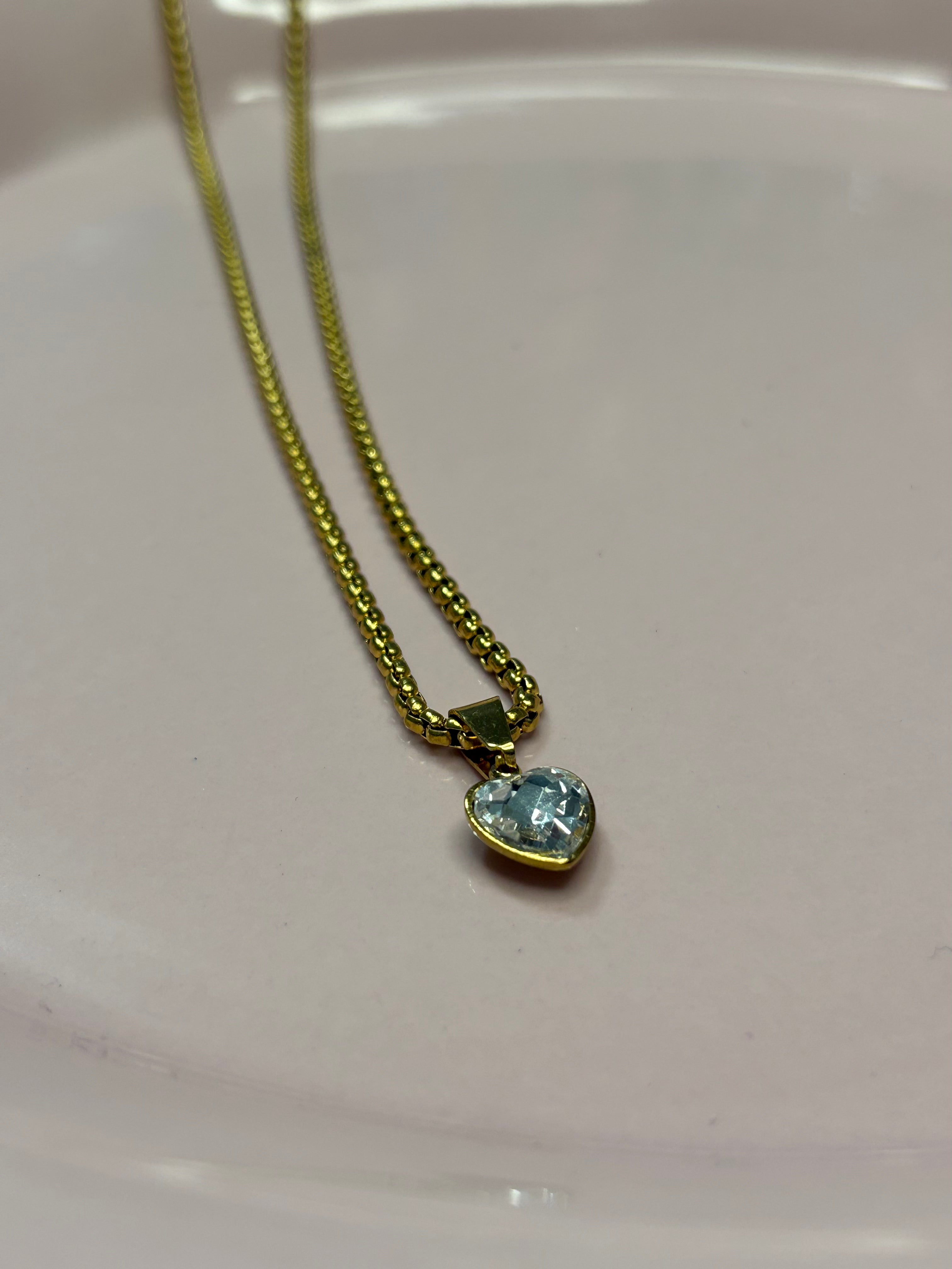 Collana cuoricino lungo trasparente