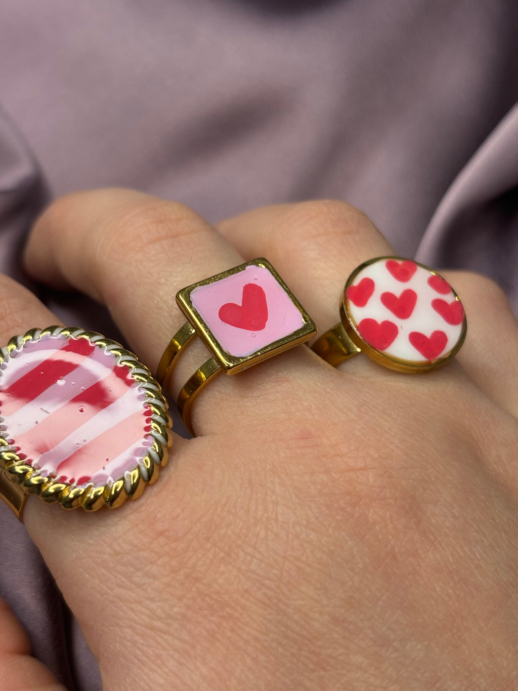 Anello quadrato rosa•rosso