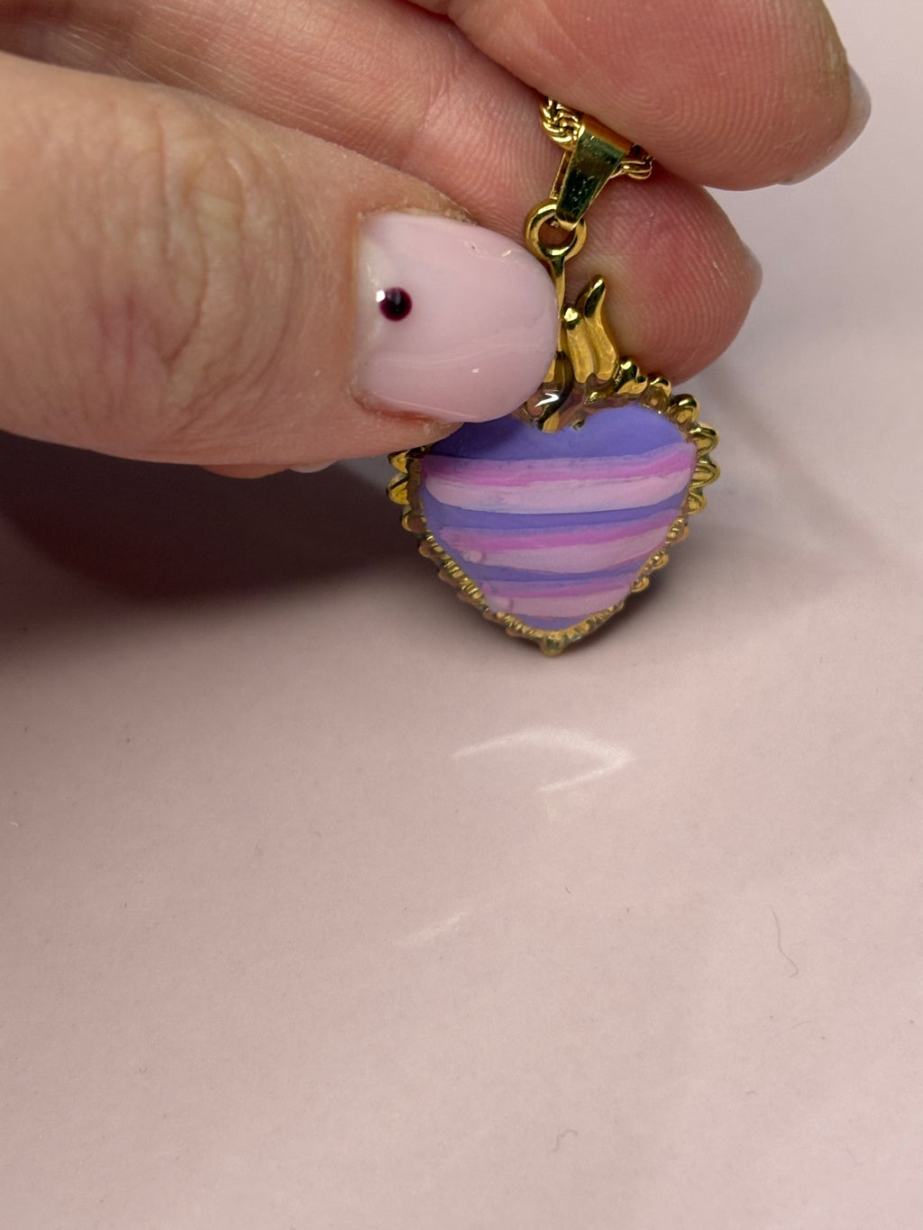 Cuore sacro lilla rosa