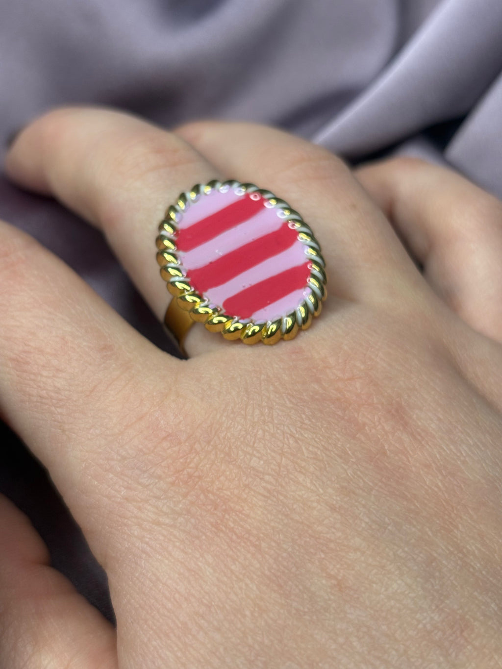 Anello medaglia rosa•rosso