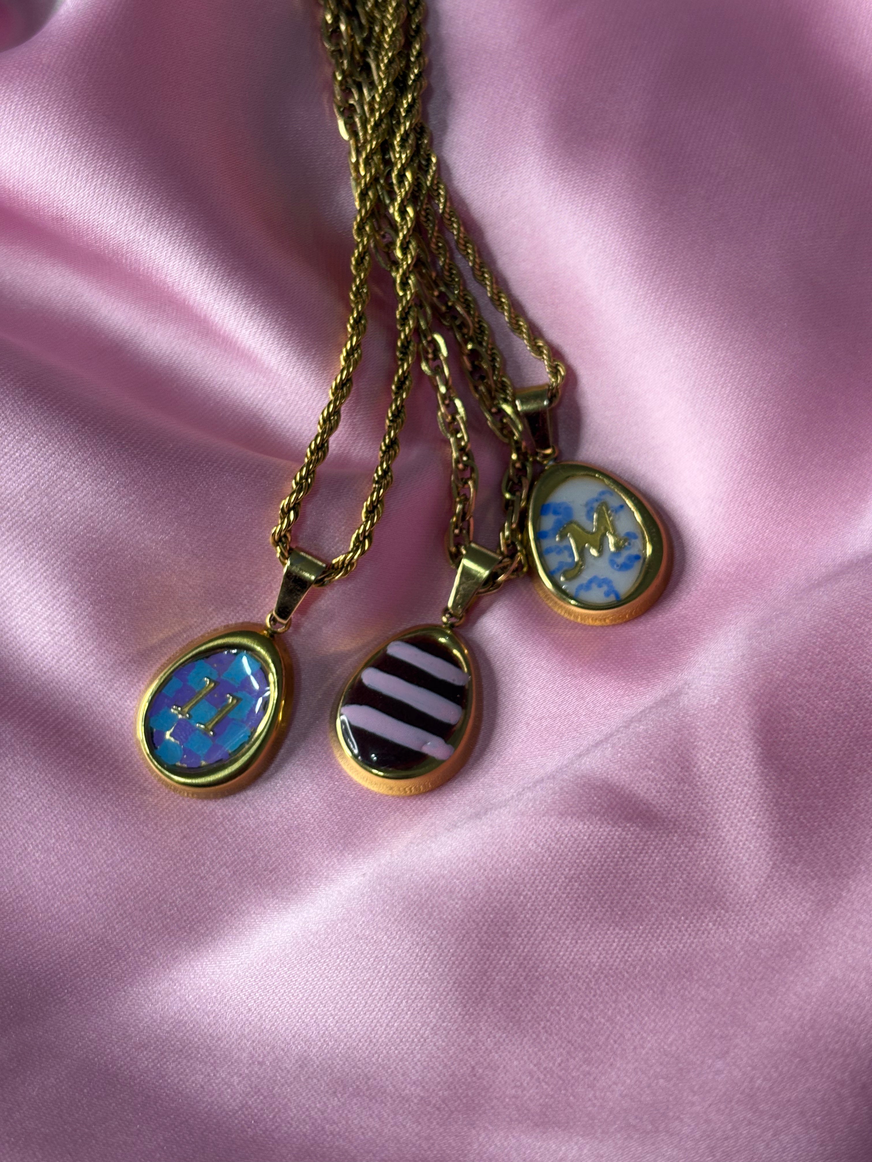 Medaglietta fantasia a scelta con iniziale