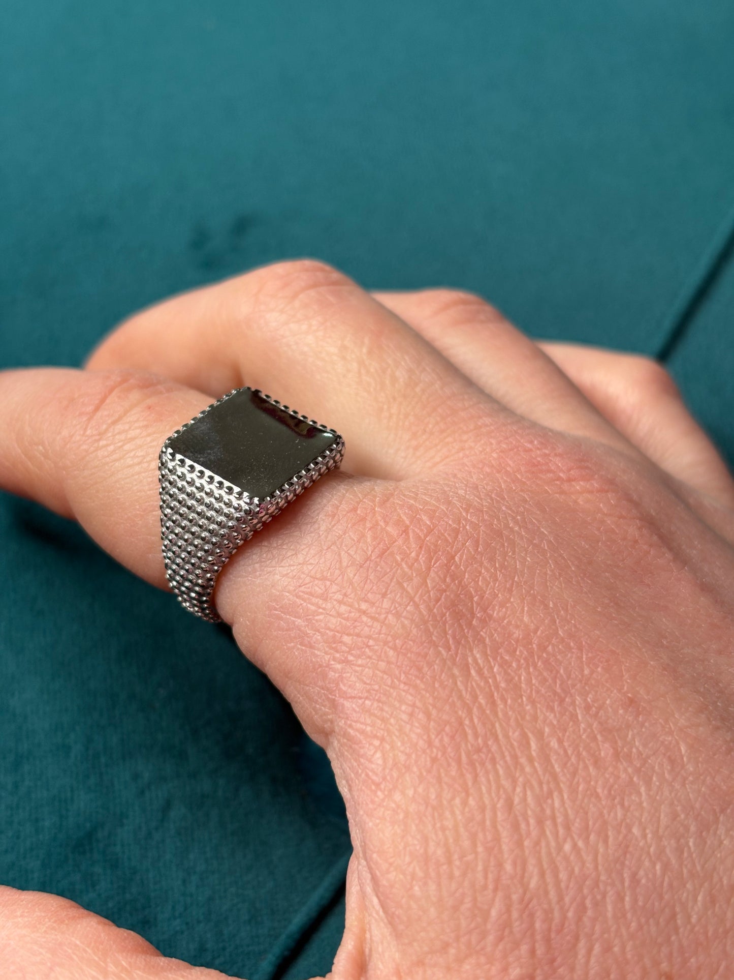 Anello quadro