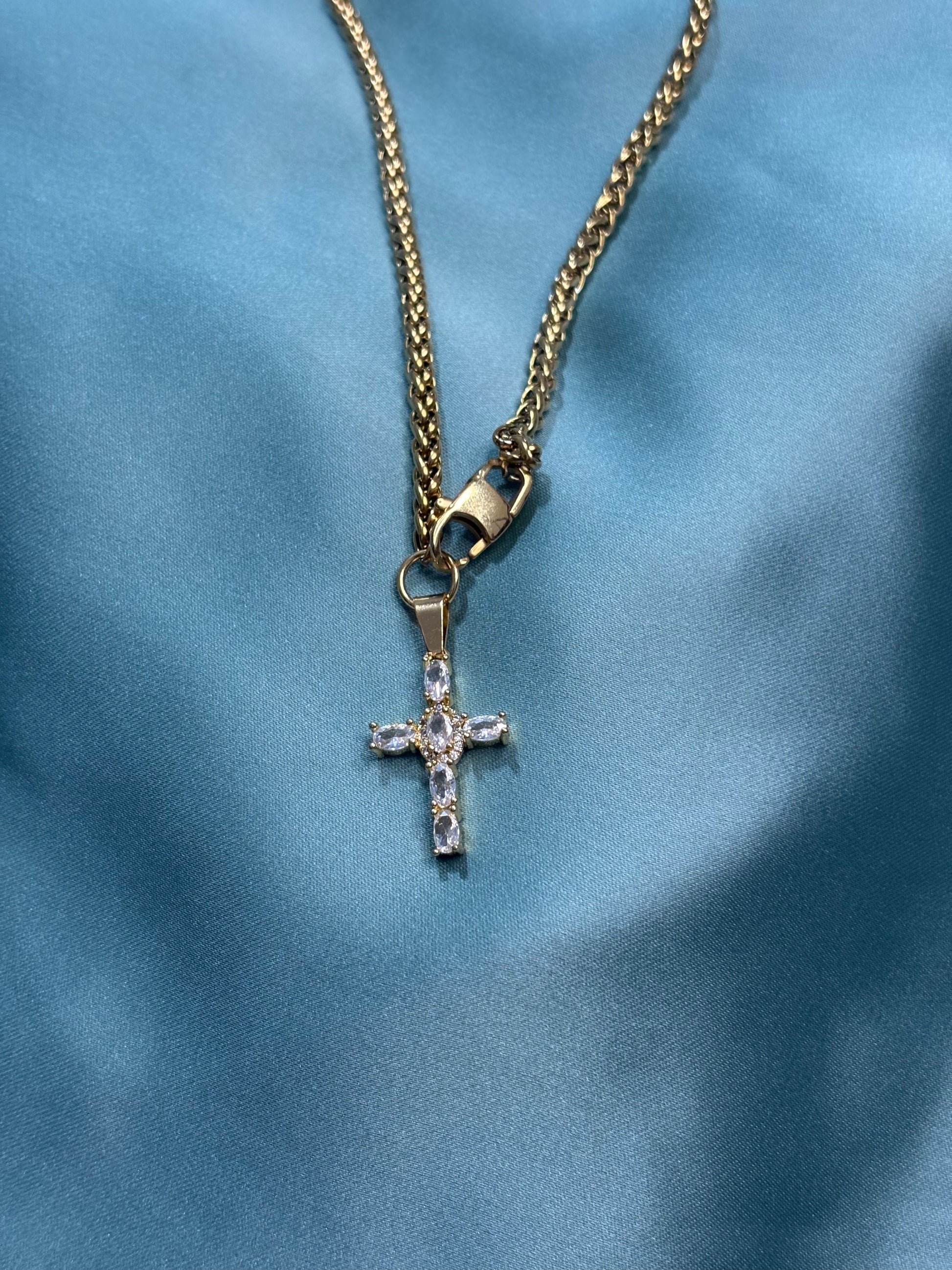 Girocollo intreccio mini croce trasparente