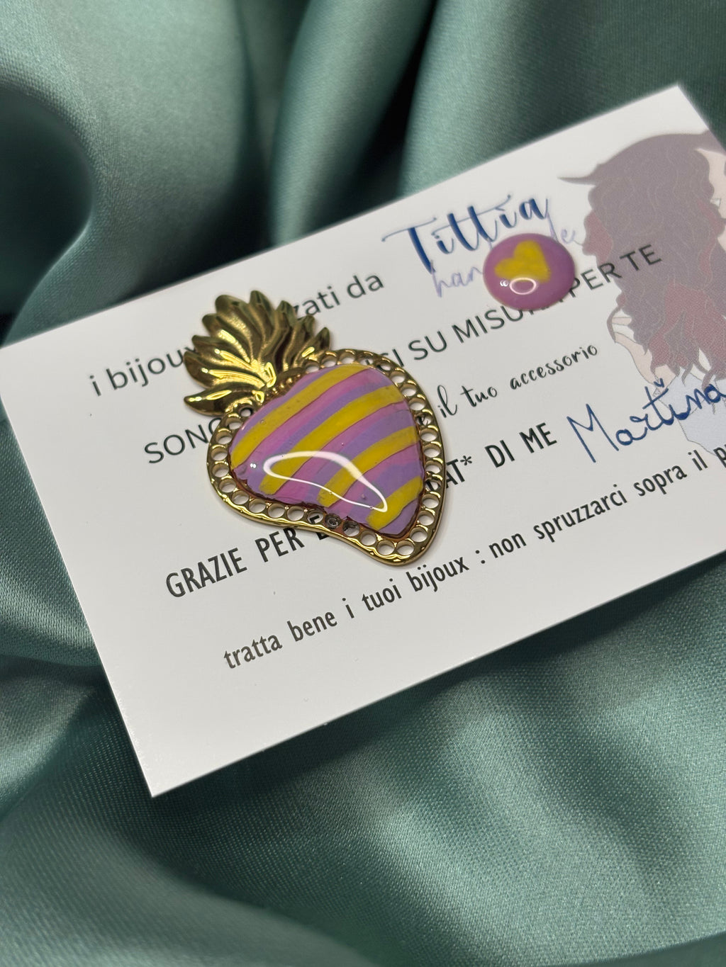 Cuore sacro linee gialle